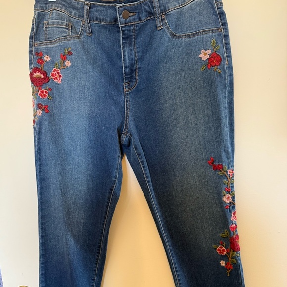 NWT Mossimo Super Stretch High Rise Jegging with Floral Embroidery Size 14/32 - Picture 9 of 14